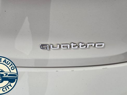 Used 2022 Audi e-tron Premium AWD/4WD image 30