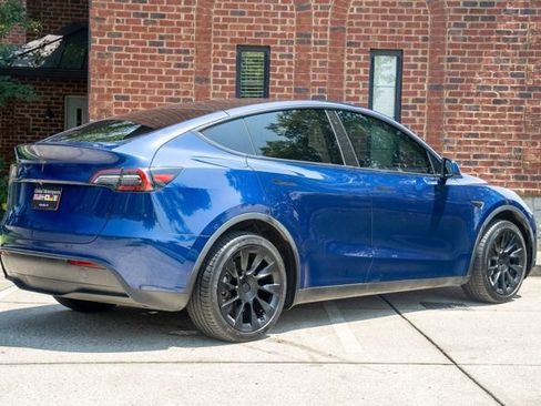 Used 2023 Tesla Model Y AWD image 5