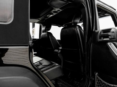 Used 2016 Jeep Wrangler Unlimited Rubicon AWD/4WD image 41