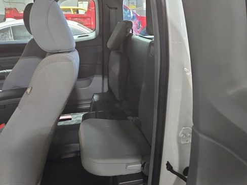 Used 2013 Toyota Tacoma 4x4 Access Cab image 8