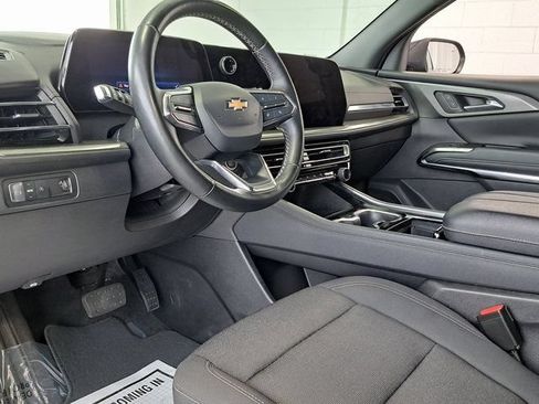 Used 2024 Chevrolet Traverse LT FWD image 8