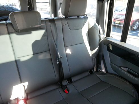 New 2025 INEOS Grenadier Fieldmaster Edition image 14