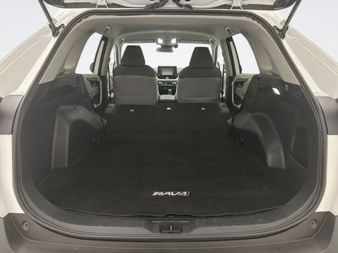 Used 2022 Toyota RAV4 XLE w/ XLE Grade Weather Package AWD/4WD image 20