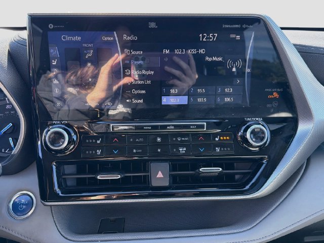 Used 2020 Toyota Highlander Platinum AWD/4WD image 18