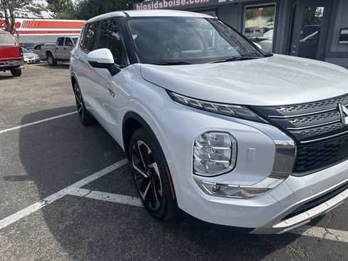 Used 2023 Mitsubishi Outlander SE AWD/4WD image 15