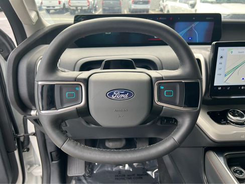 Used 2025 Ford Expedition Active AWD/4WD image 36