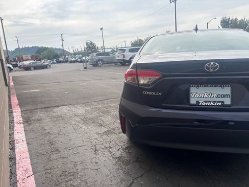 Used 2024 Toyota Corolla LE FWD image 8
