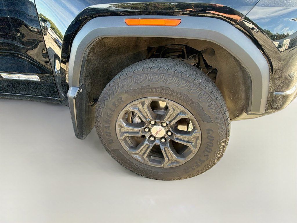 Used 2023 GMC Canyon Elevation w/ Elevation Premium Package AWD/4WD image 9