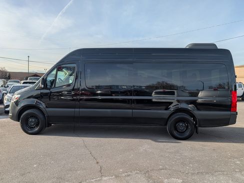Used 2024 Mercedes-Benz Sprinter 2500 image 6