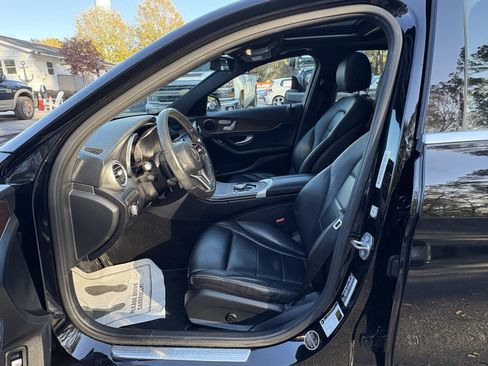 Used 2019 Mercedes-Benz C 300 Sedan image 17