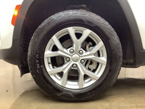 Used 2023 Jeep Grand Cherokee Limited AWD/4WD image 24