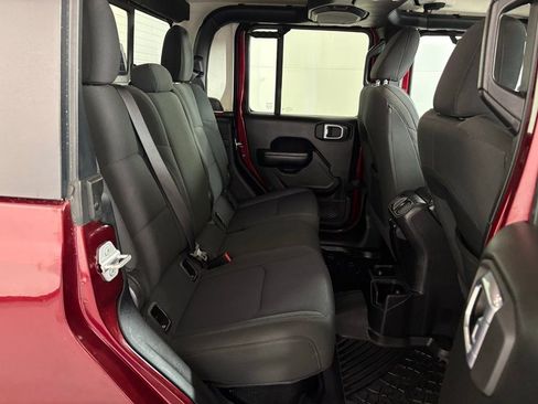Used 2021 Jeep Gladiator Sport image 40