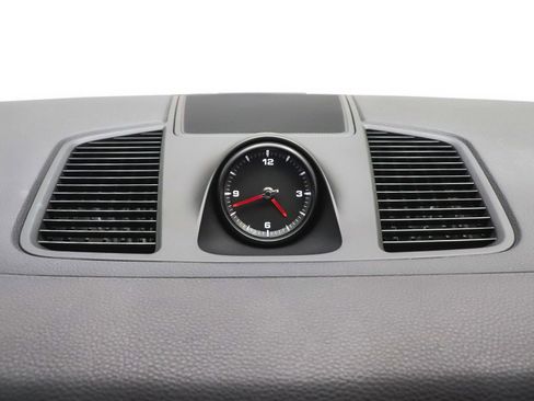 Used 2021 Porsche Cayenne w/ Premium Package image 34