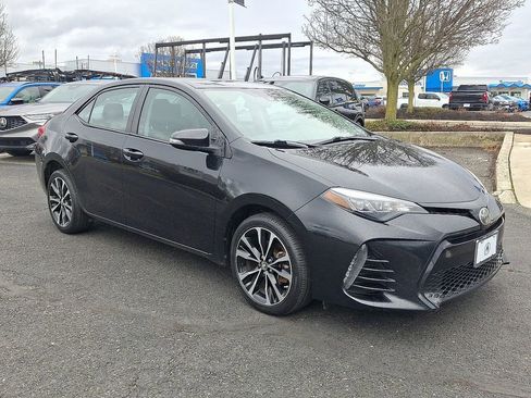 Used 2017 Toyota Corolla SE w/ SE Premium Package image 3