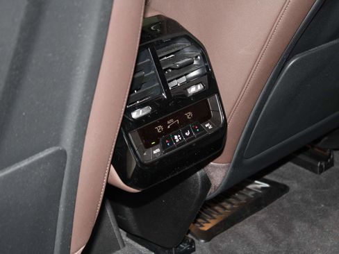 Certified 2025 BMW iX xDrive50 image 17