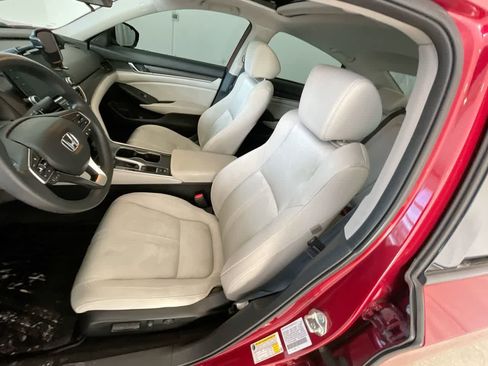 Used 2018 Honda Accord EX image 11