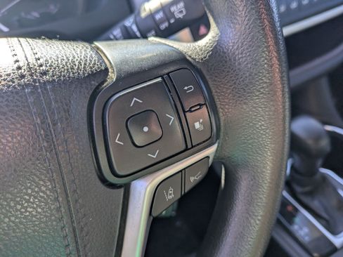 Used 2019 Toyota Highlander LE image 17