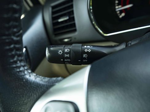 Used 2012 Toyota Highlander Limited FWD image 23