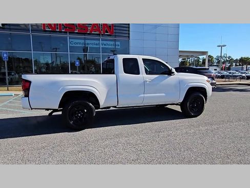 Used 2023 Toyota Tacoma SR image 34