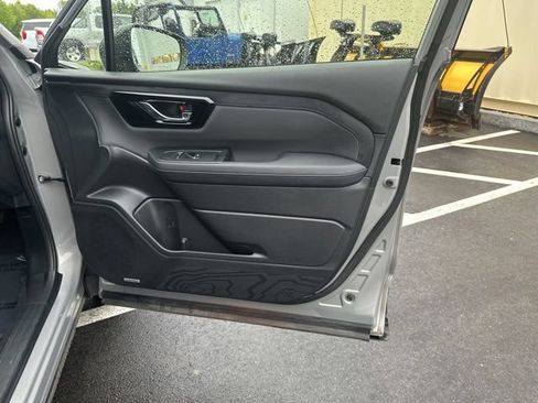 Used 2025 Subaru Forester Limited AWD/4WD image 11
