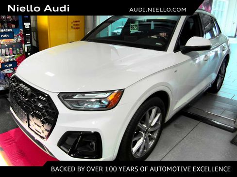 Used 2023 Audi Q5 e Premium Plus AWD/4WD image 1