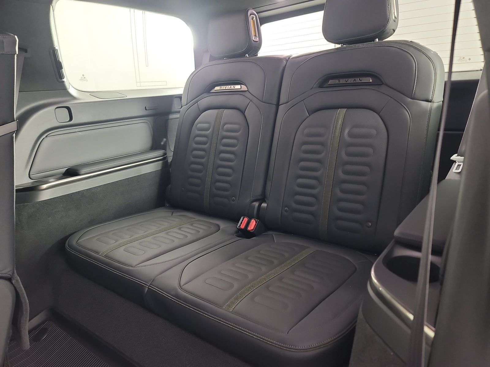 Used 2023 Rivian R1S Adventure Dual AWD/4WD image 22