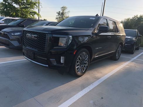 Used 2023 GMC Yukon Denali Ultimate AWD/4WD image 2