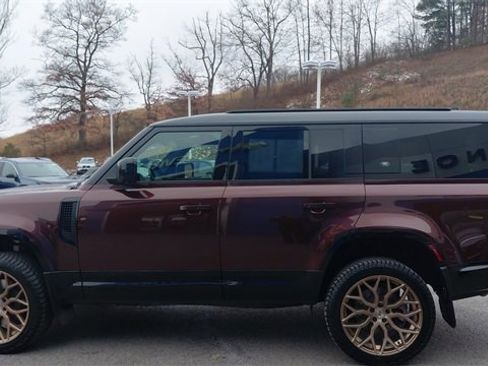 Used 2023 Land Rover Defender 130 X-Dynamic SE image 7