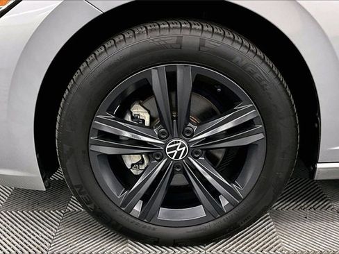 Used 2023 Volkswagen Jetta SE image 9