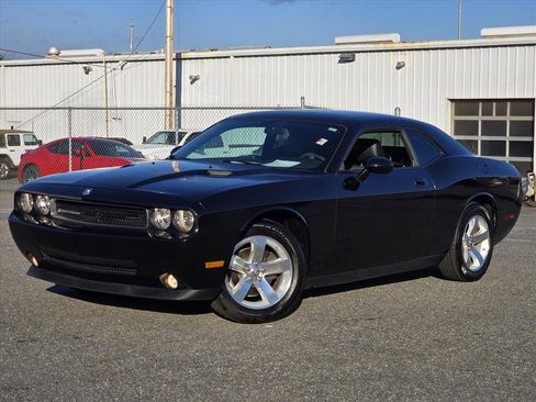 Used 2009 Dodge Challenger SE image 1