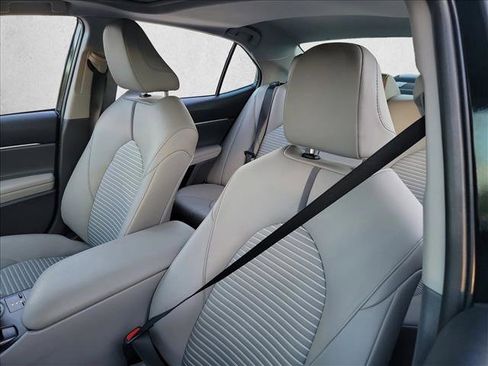 Used 2023 Toyota Camry SE w/ Cold Weather Package image 13