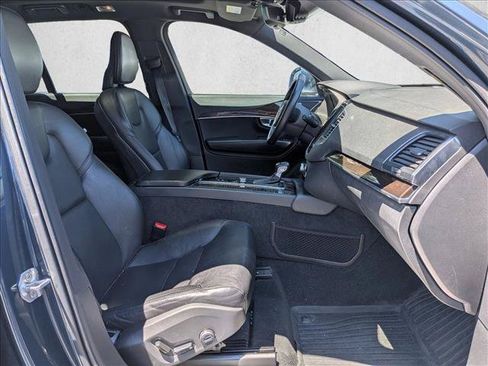 Used 2019 Volvo XC90 T5 Momentum w/ Protection Package AWD/4WD image 21