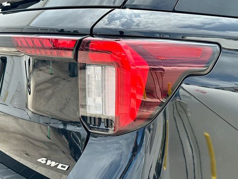 Used 2025 Ford Explorer ST-Line AWD/4WD image 24