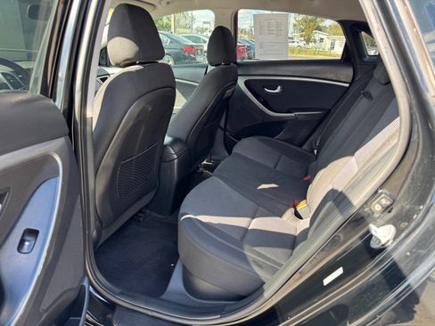 Used 2017 Hyundai Elantra GT image 8