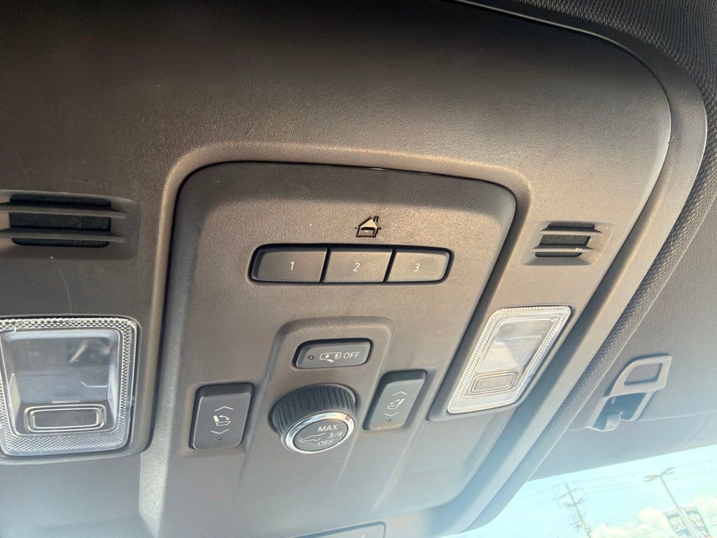 Used 2022 Chevrolet Suburban Z71 w/ Luxury Package AWD/4WD image 16