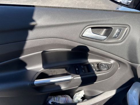 Used 2017 Ford Escape SE image 16