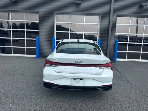 Used 2022 Hyundai Elantra Limited FWD image 3