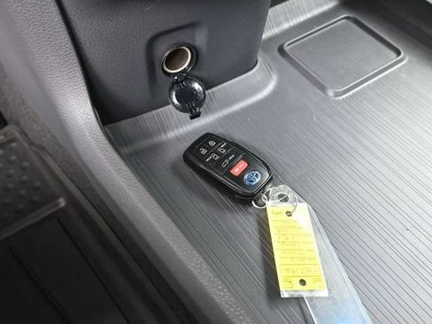 Certified 2023 Toyota Sienna XLE w/ Protection Package (TMS) FWD image 30