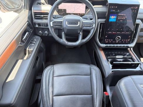 Used 2025 GMC Yukon Denali RWD image 17