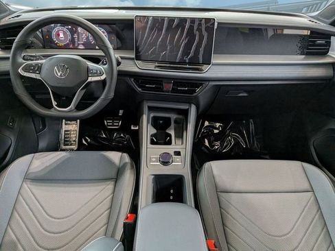 New 2026 Volkswagen Tiguan SE R-Line FWD image 15