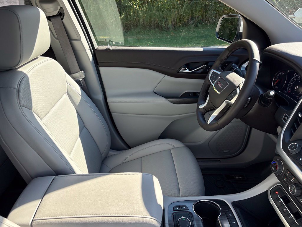 Used 2023 GMC Acadia SLT w/ Technology Package AWD/4WD image 41