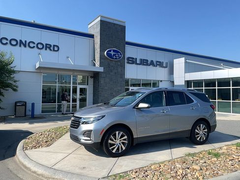 Used 2023 Chevrolet Equinox Premier FWD image 1