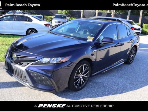 Used 2022 Toyota Camry SE FWD image 1