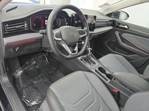 Used 2025 Volkswagen Jetta SEL FWD image 15
