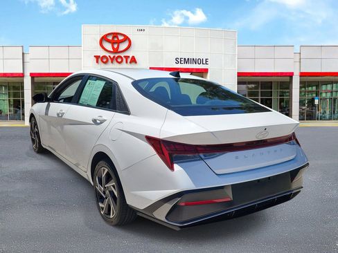 Used 2025 Hyundai Elantra SEL FWD image 4