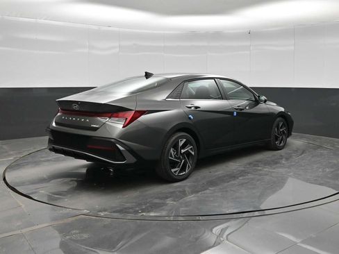 New 2026 Hyundai Elantra Limited FWD image 7