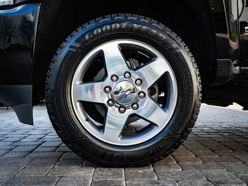 Used 2018 Chevrolet Silverado 2500 High Country image 13