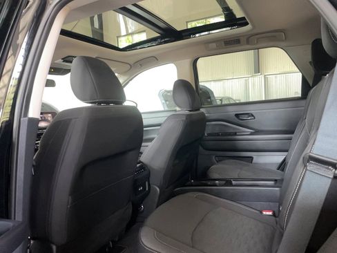 Used 2024 Nissan Pathfinder SV w/ SV Premium Package AWD/4WD image 7