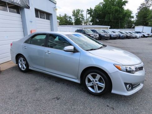 Used 2012 Toyota Camry SE FWD image 4