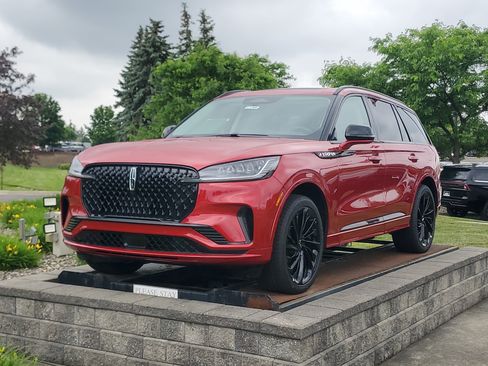 New 2026 Lincoln Aviator Reserve w/ Jet Appearance Package AWD/4WD image 2